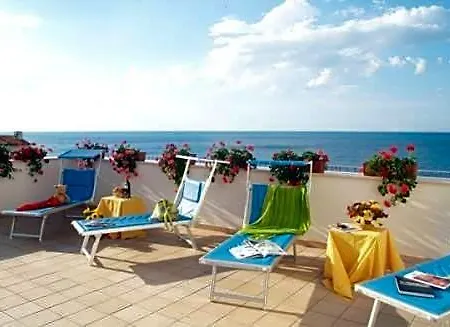 Nettuno Hotel San Menaio